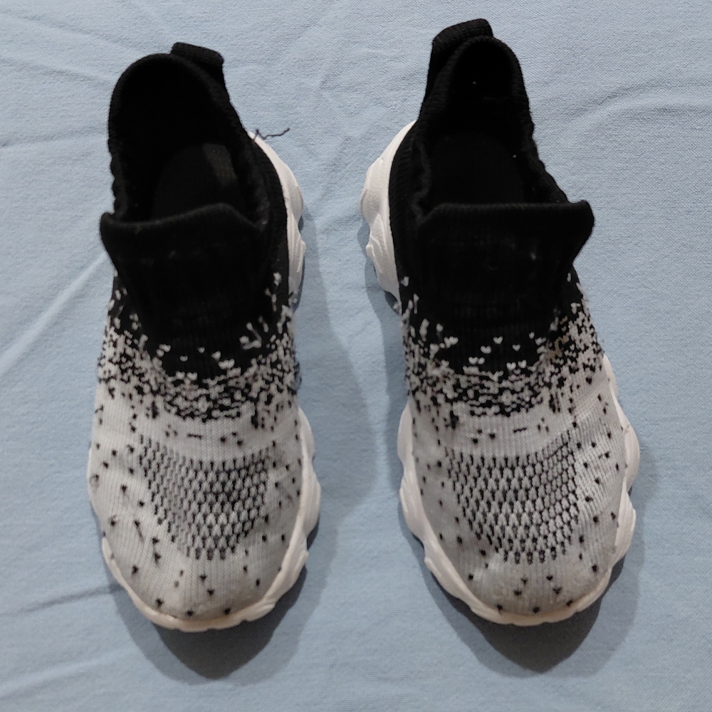 Temu  Boys Sneakers Size 8